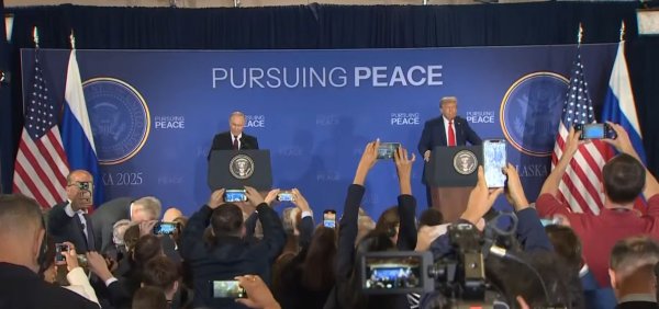 配资查询之家 美俄举行联合新闻发布会！普京希望结束俄乌冲突，特朗普：双方暂未达成协议，但接近！小范围会谈持续超两个半小时，围绕两大核心议题